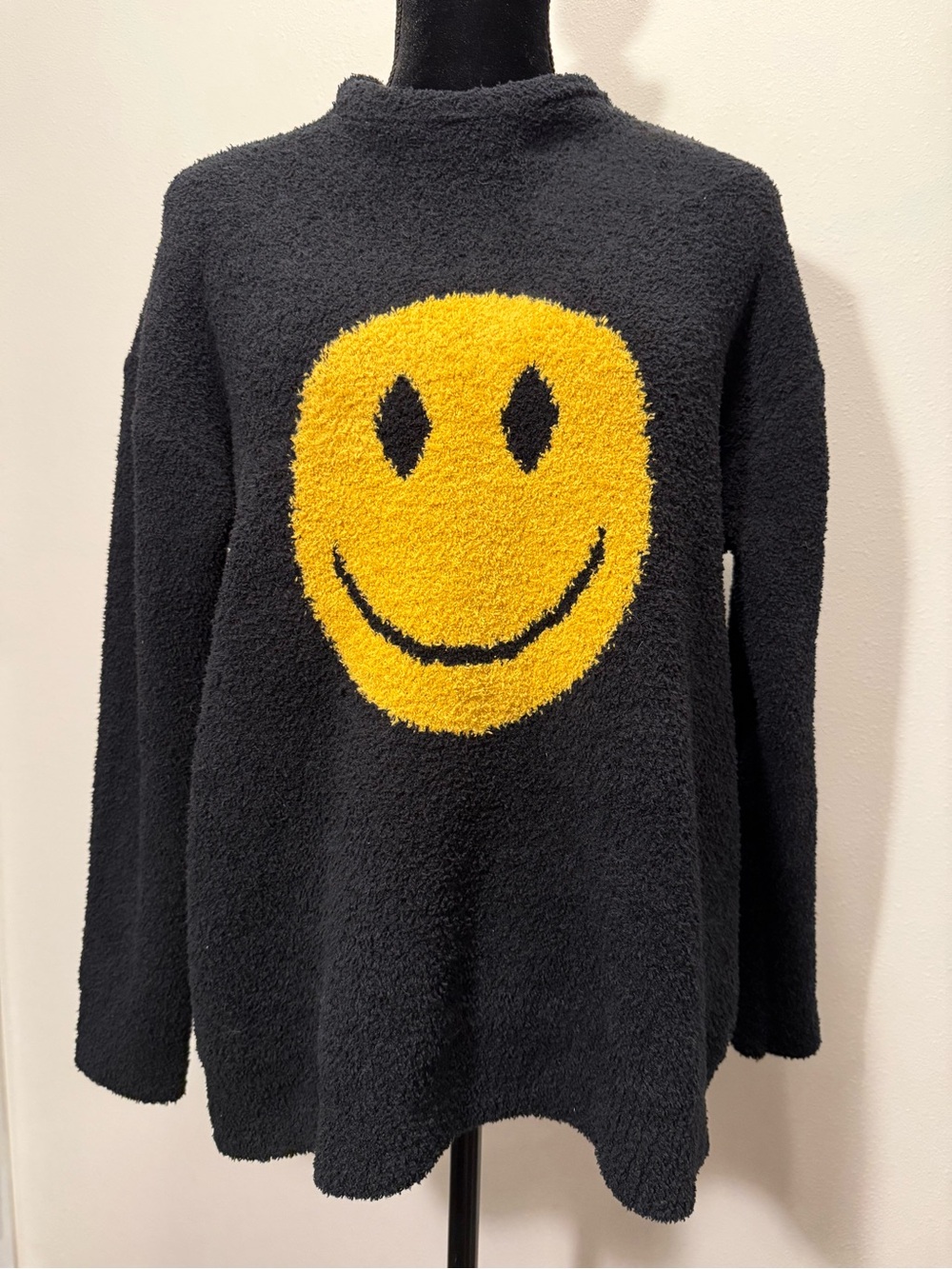 Comfyluxe-Black Crewneck Sweater with Yellow Smiley Graphic